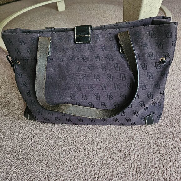 DOONEY AND BOURKE BLACK TOTE SIGNATURE BAG, WITH BLACK LEATHER TRIM KEY TAG - Picture 4 of 7